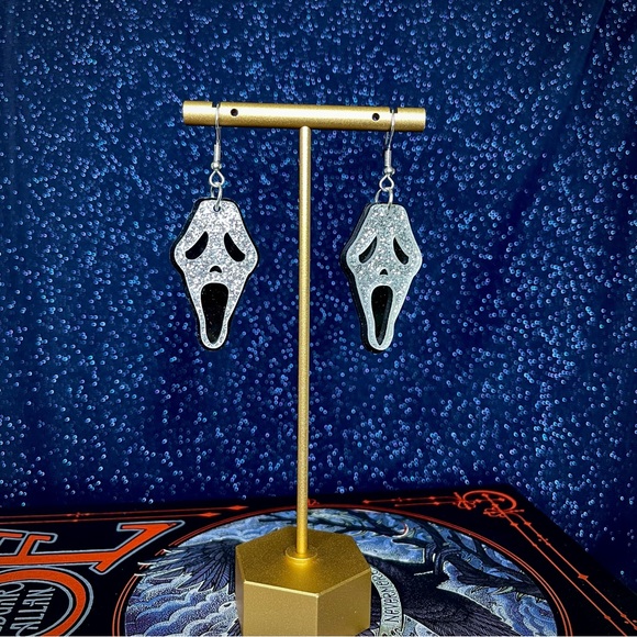 Ghost Face glitter dangle earrings - Picture 3 of 8